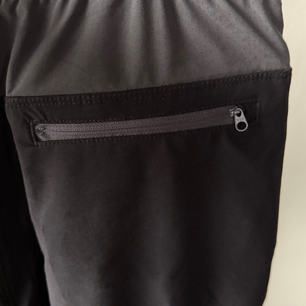 NWT Speedo Men's Hydro Tech Volley Shorts, Black, Size M (32/34) - Picture 3 of 4